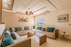 Central 2-Bedrooms Near Beach & Dining